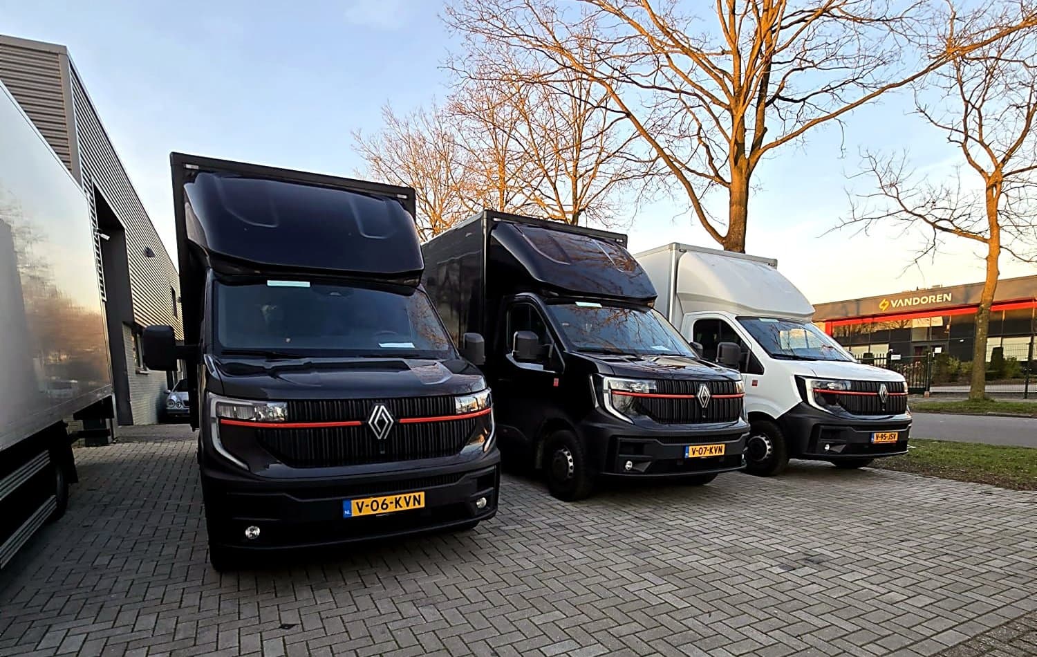 Alon Logistics voertuigen standby voor spoedritten