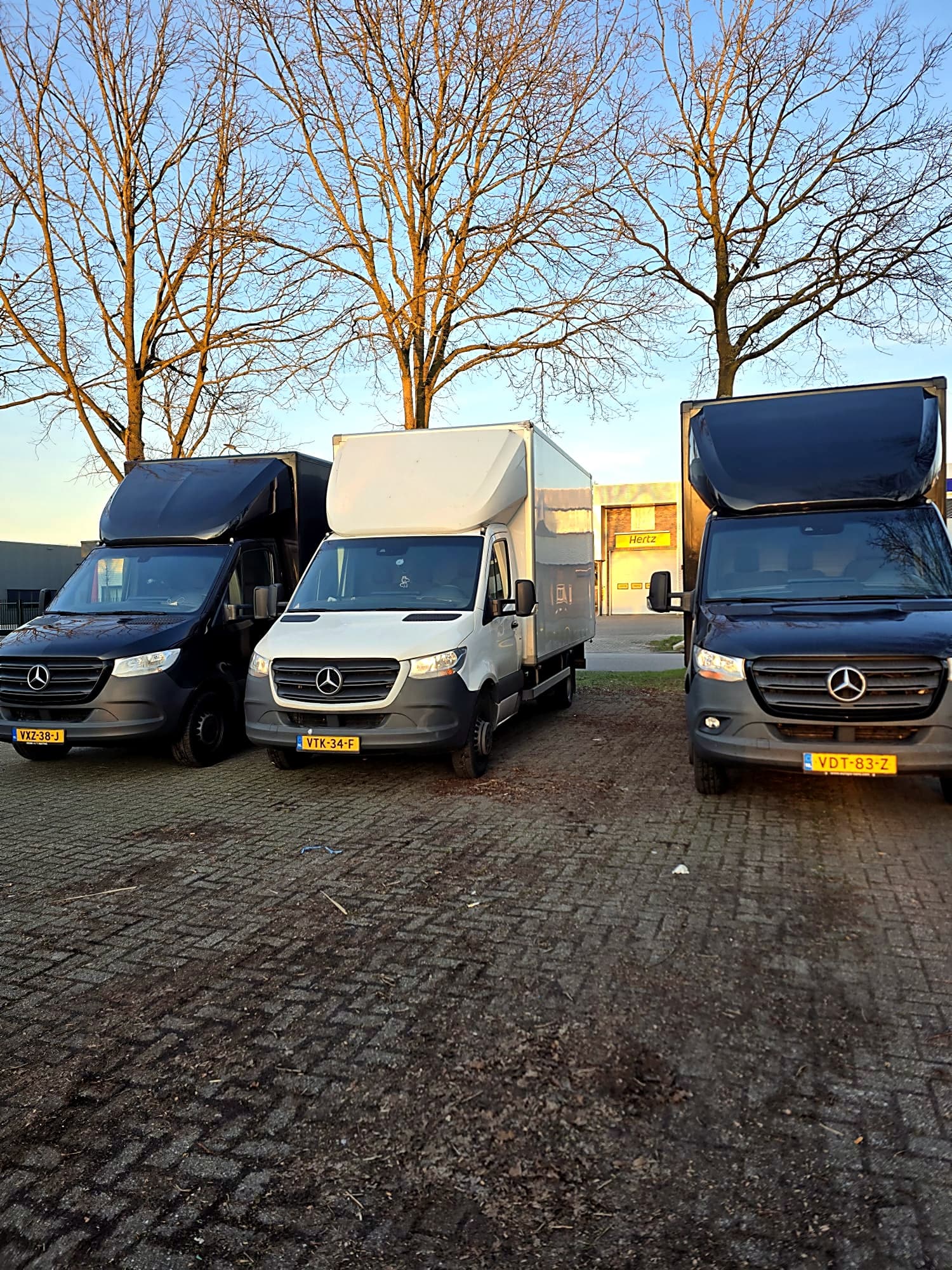 Alon Logistics vrachtwagen C — bakwagens voor middelzwaar transport
